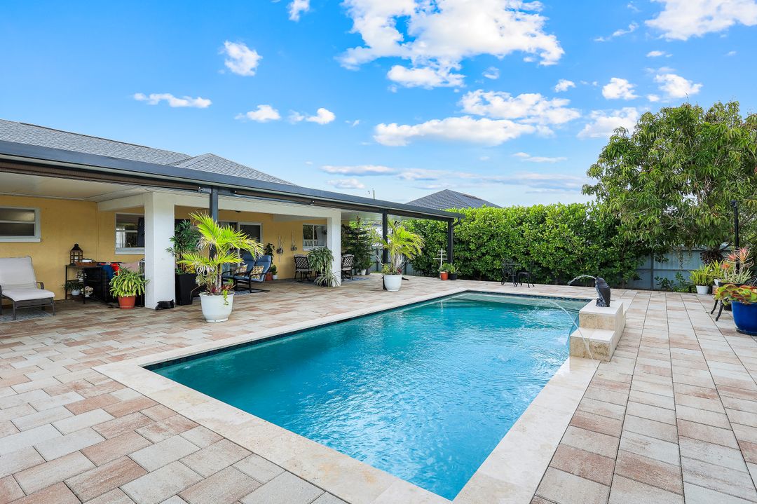 1006 NE 2nd Pl, Cape Coral, FL 33909