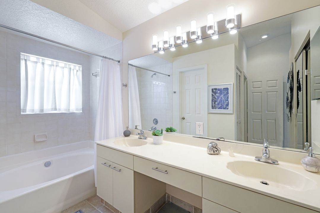 386 Emerald Bay Cir #G4, Naples, FL 34110