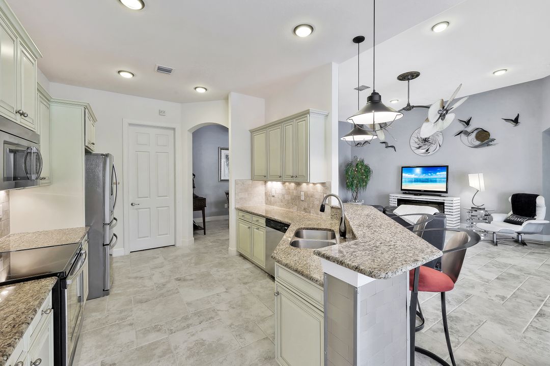 8130 Valiant Dr, Naples, FL 34104