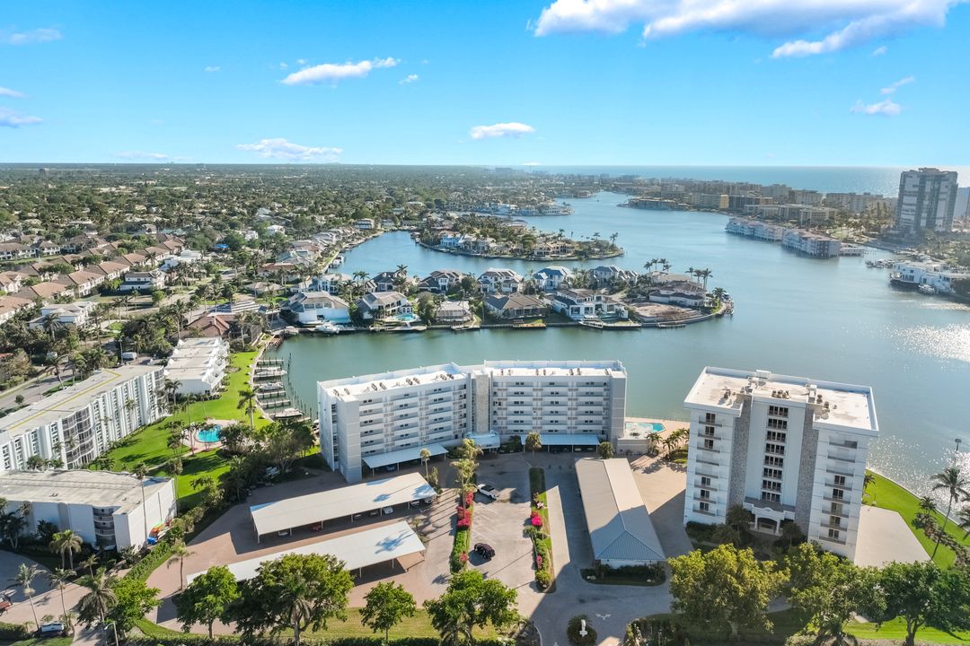 300 Park Shore Dr #5C, Naples, FL 34103