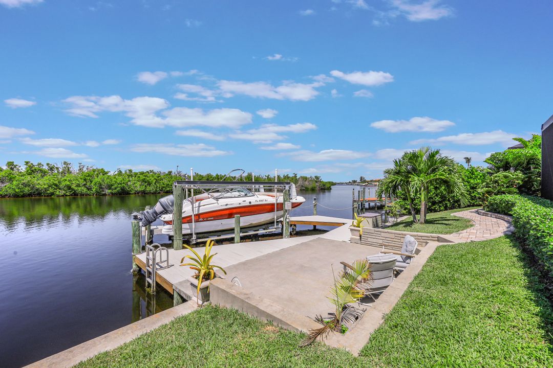 3724 Surfside Blvd, Cape Coral, FL 33914