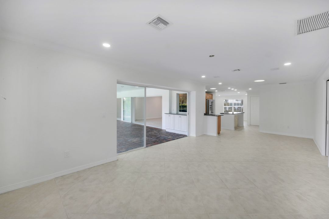 750 Southern Pines Dr, Naples, FL 34103