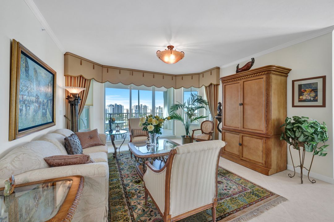 300 Dunes Blvd #1007, Naples, FL 34110