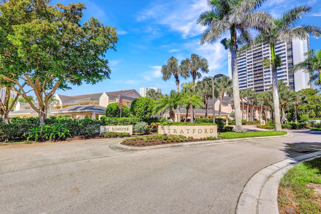 5637 Turtle Bay Dr #17, Naples, FL 34108