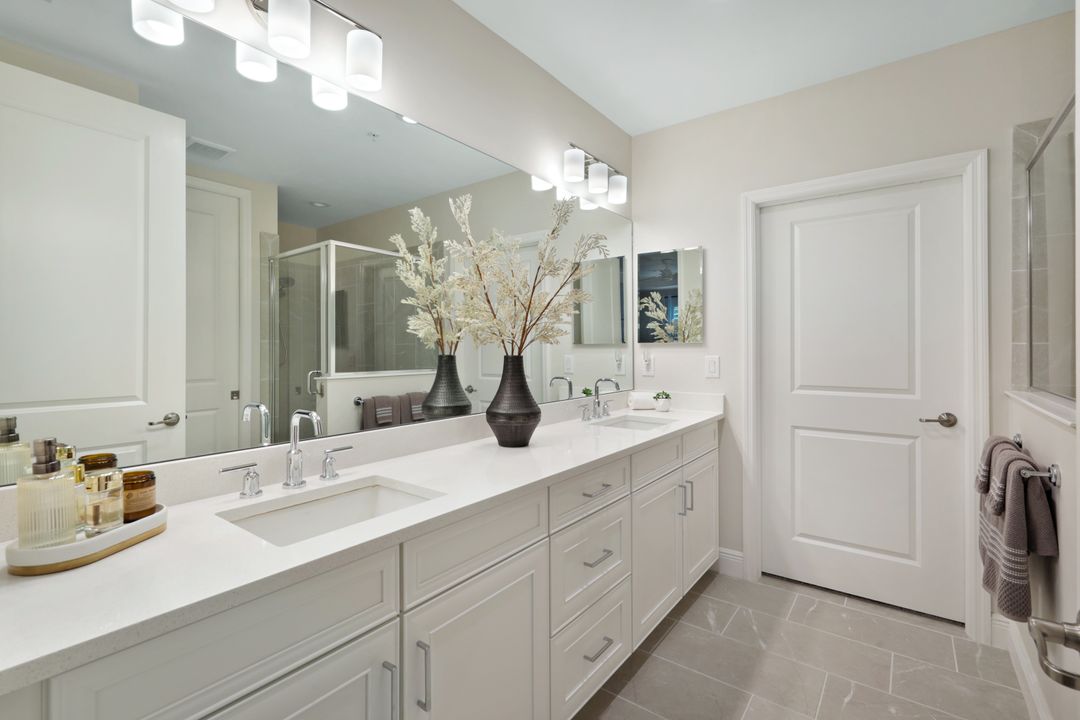 2542 Seychelles Dr #702, Naples, FL 34112