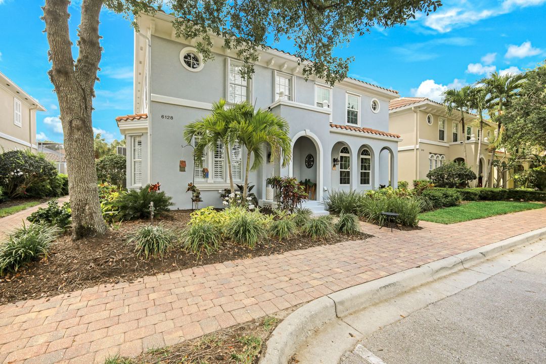 6124 Towncenter Cir, Naples, FL 34119