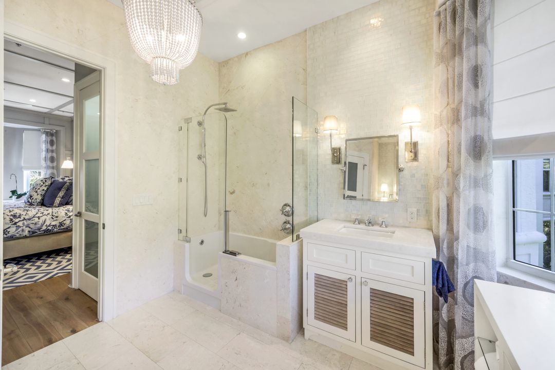 510 2nd St S, Naples, FL 34102