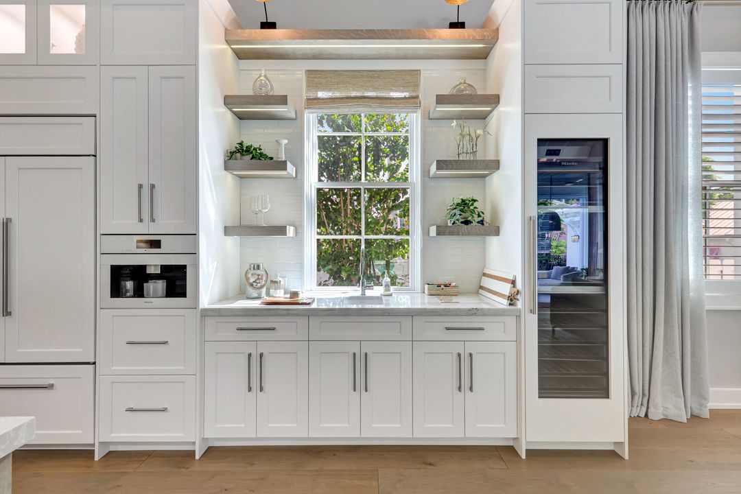 160 Broad Ave S, Naples, FL 34102