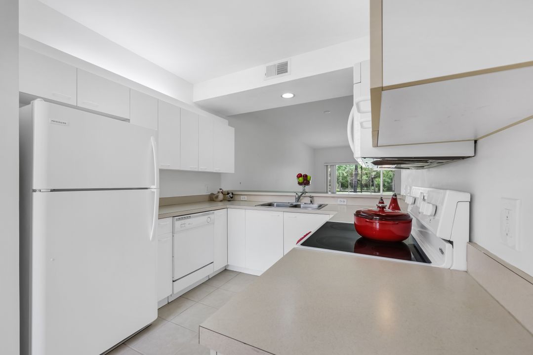 432 Valerie Way #102, Naples, FL 34104