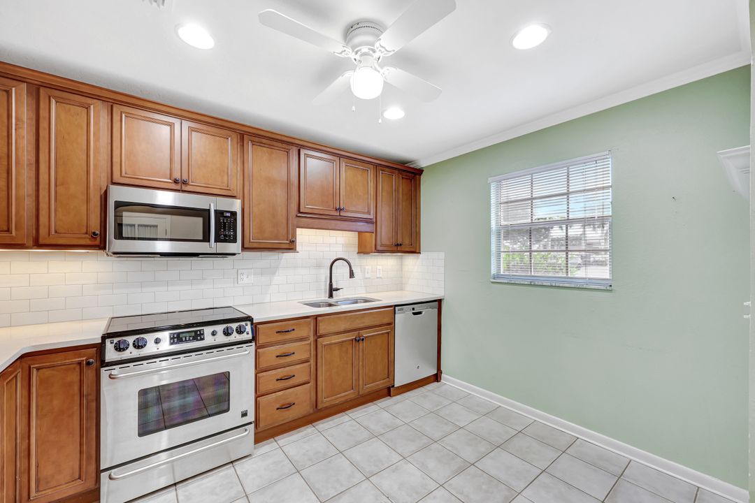 6760 Winkler Rd #z1, Fort Myers, FL 33919