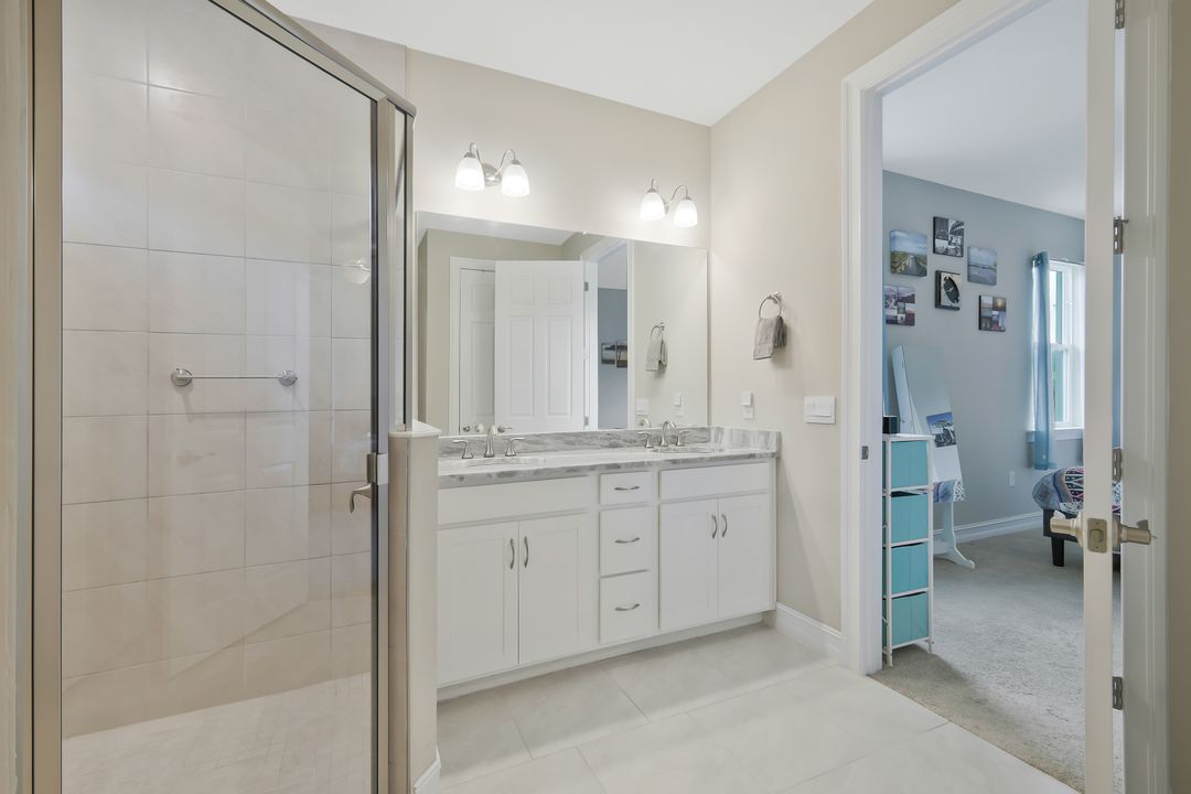 836 Heather Lk Ave, Cape Coral, FL 33993