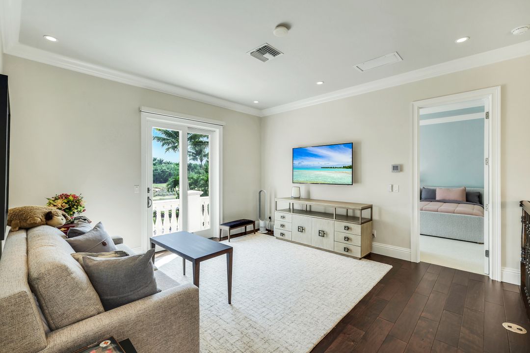 2885 Escada Ct, Naples, FL 34109