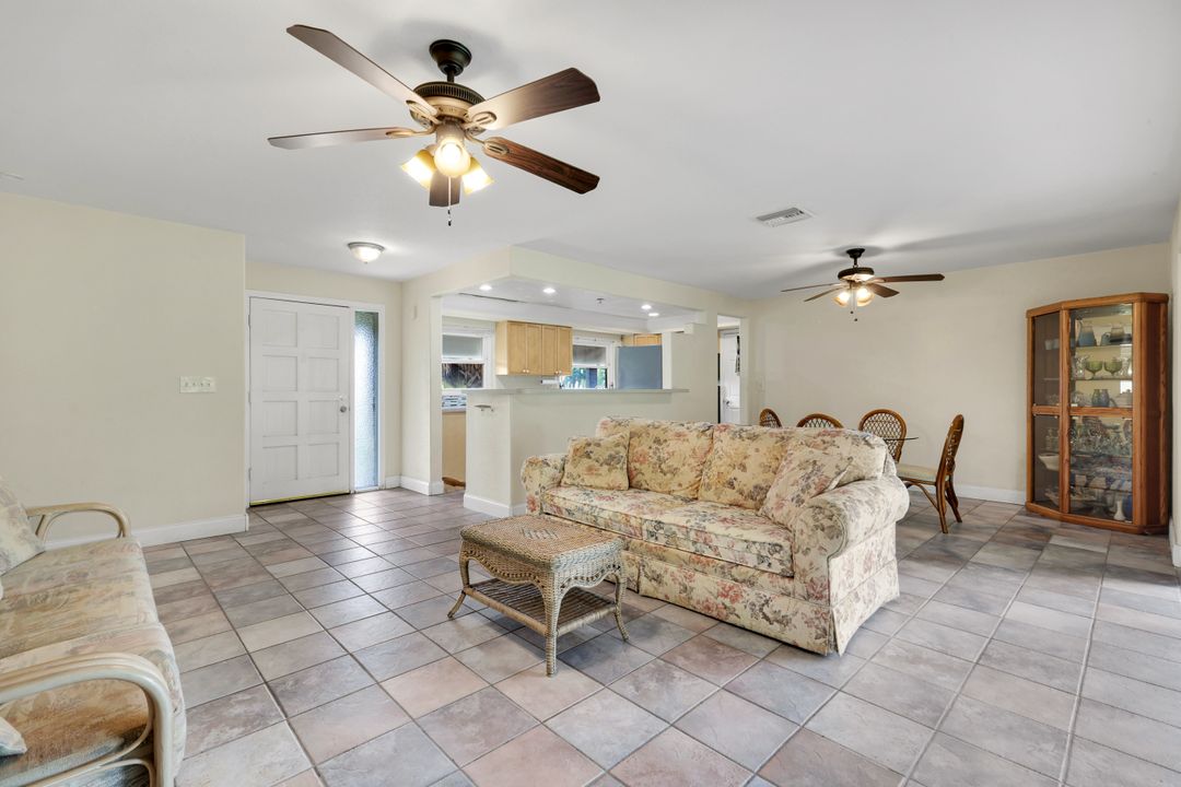 5248 Versaille Ct, Cape Coral, FL 33904