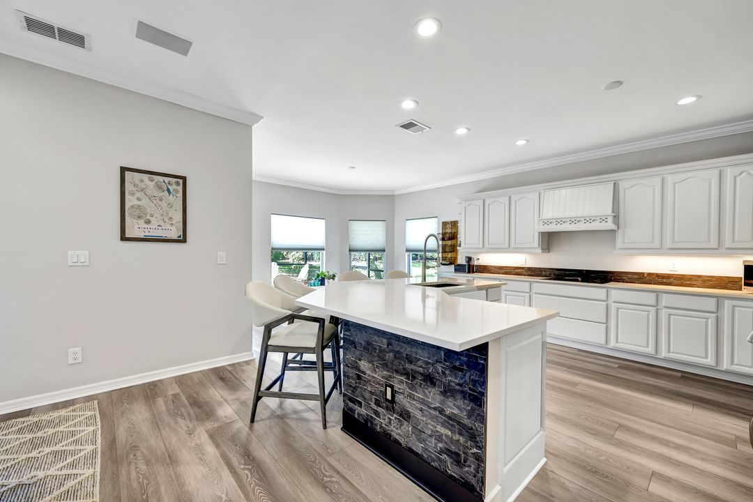 8146 Las Palmas Way, Naples, FL 34109