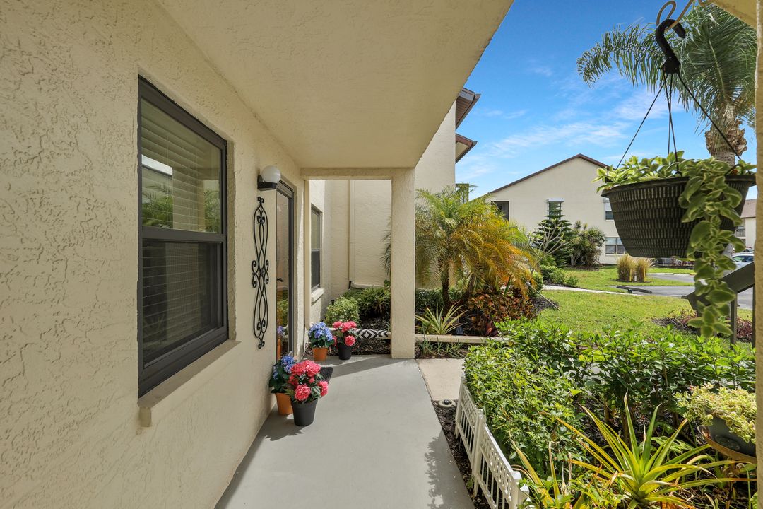 9290 Lake Park Dr #104, Fort Myers, FL 33919