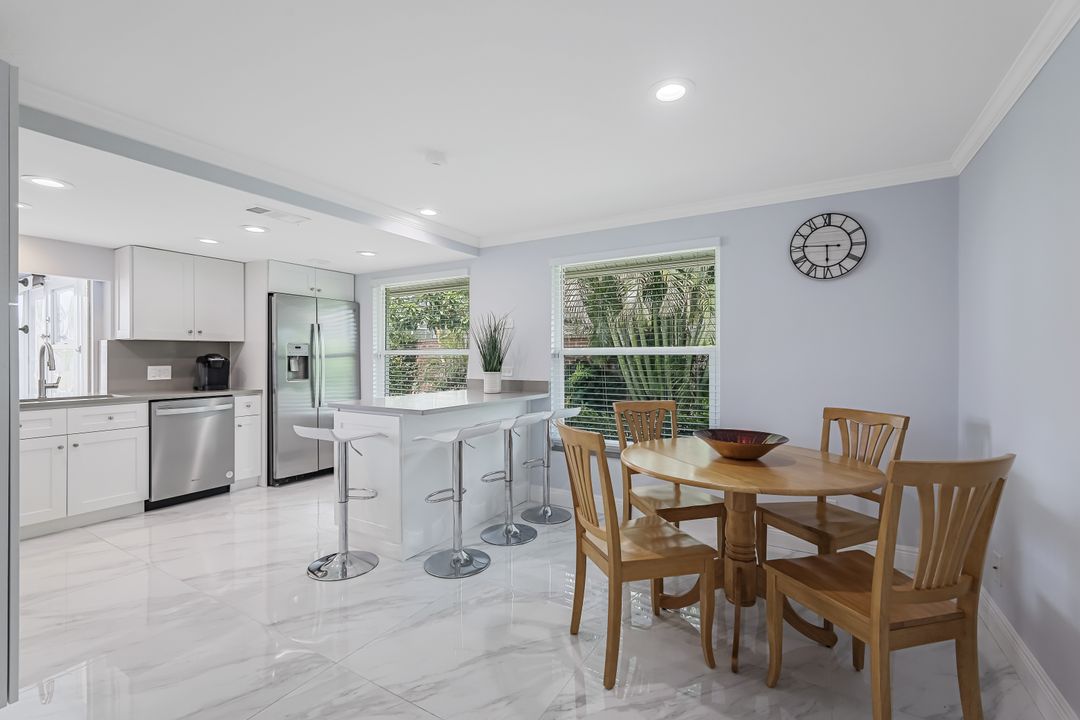 455 Bayside Ave, Naples, FL 34108