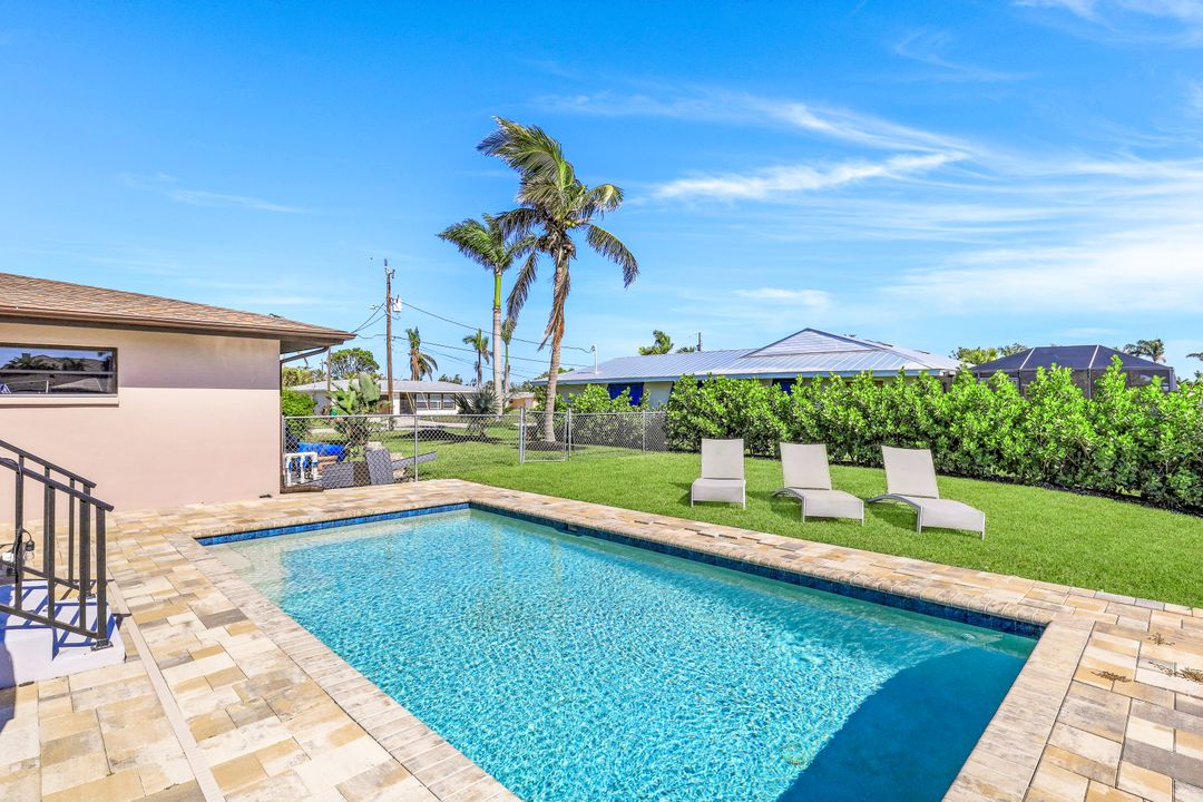 5811 SW 1st Pl, Cape Coral, FL 33914