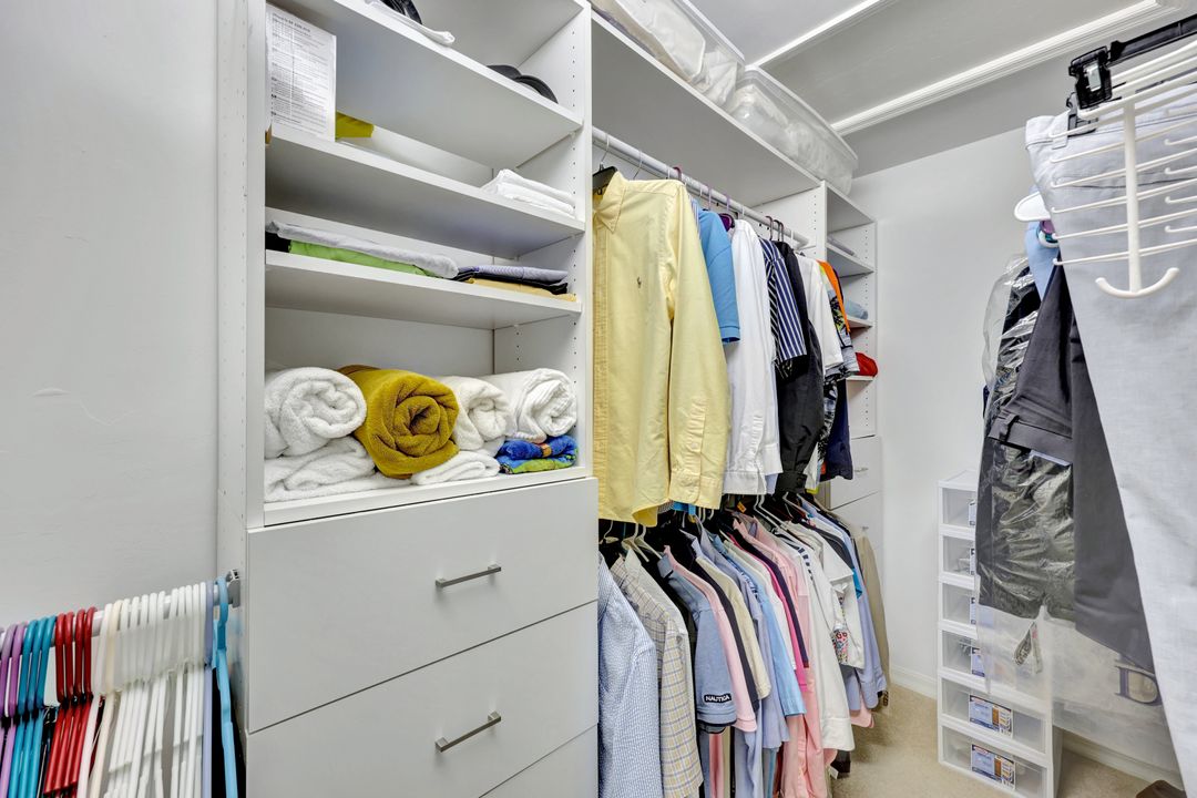 4910 Europa Dr, Naples, FL 34105