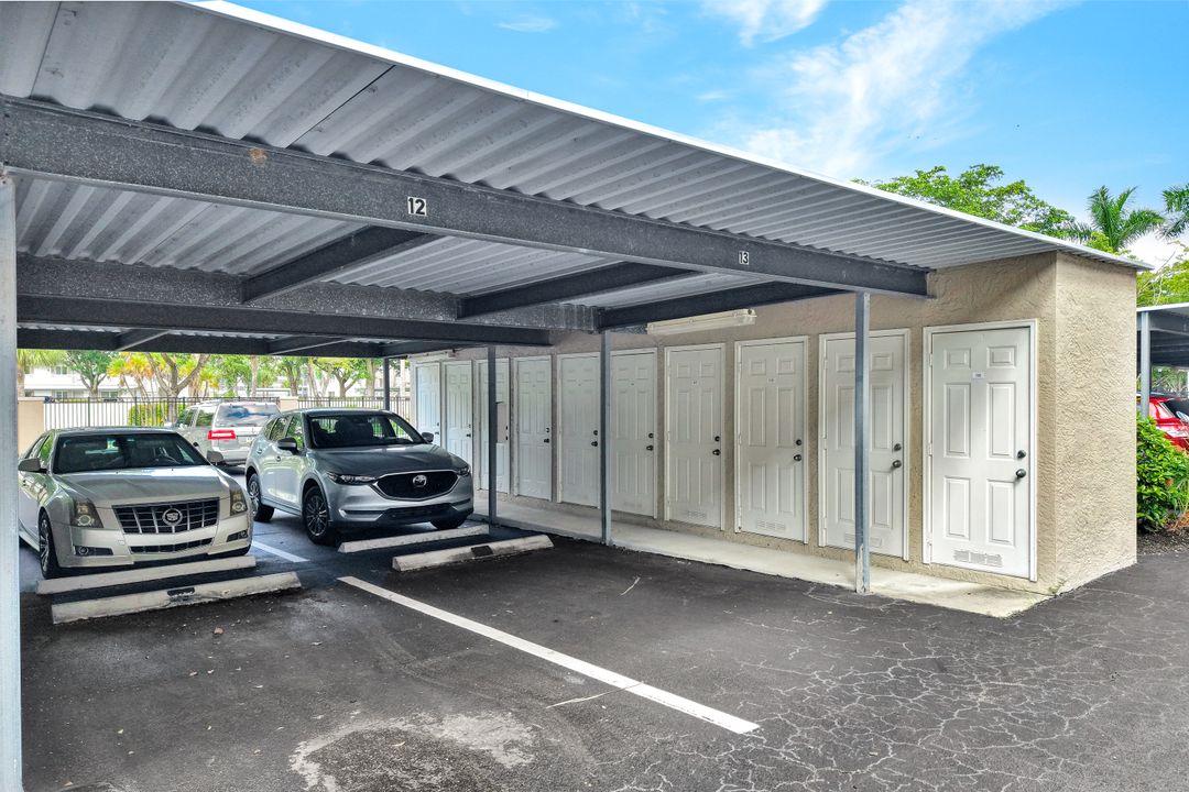 14901 Park Lake Dr #106, Fort Myers, FL 33919