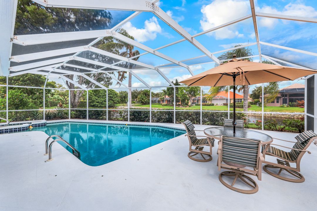 1343 Old Oak Ln, Naples, FL 34110