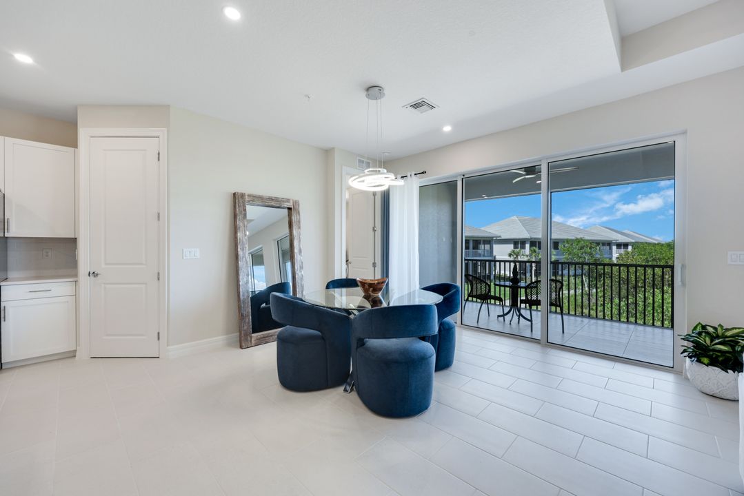 273 Indies Dr E #202, Naples, FL 34114
