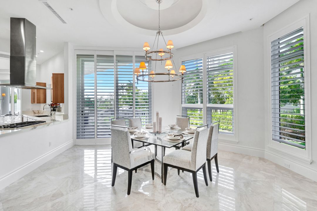 13675 Vanderbilt Dr #210, Naples, FL 34110