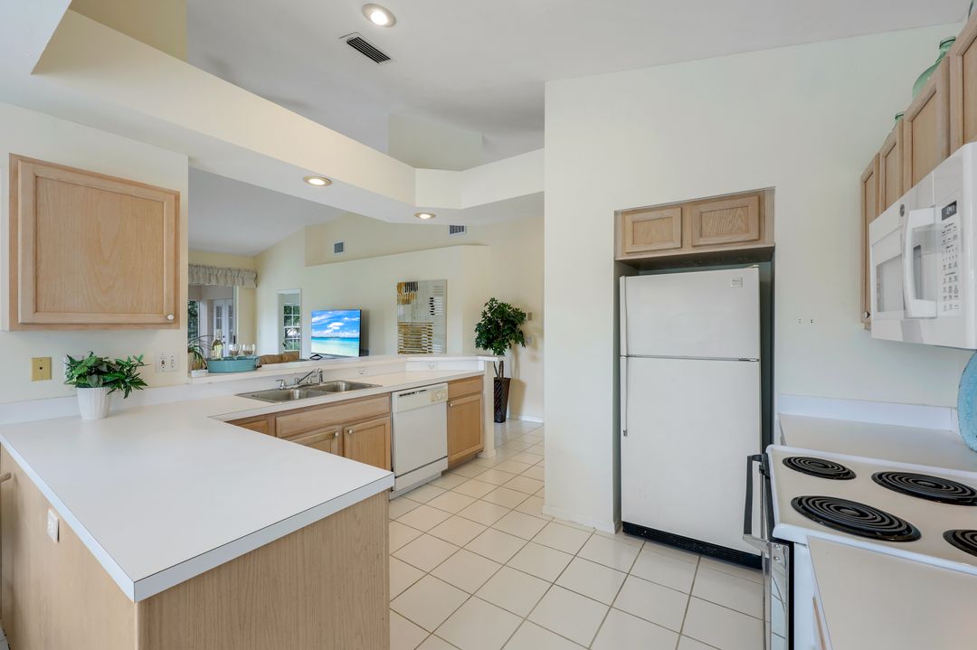 736 Wiggins Lake Dr #201, Naples, FL 34110