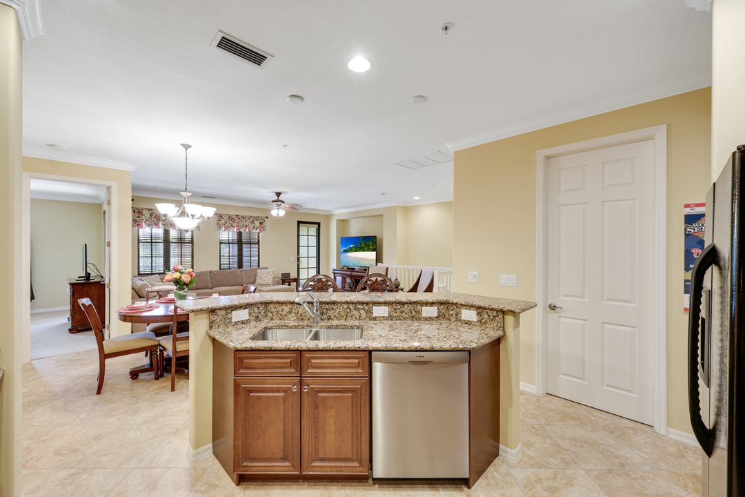 9027 Alturas Ln #3304, Naples, FL 34113