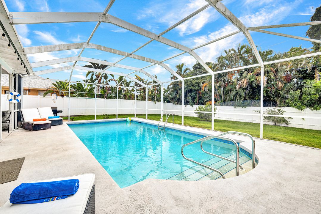 576 93rd Ave N, Naples, FL 34108