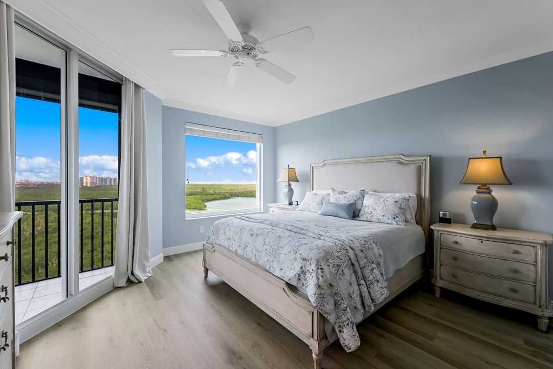 425 Cove Tower Dr  #1501, Naples, FL 34110