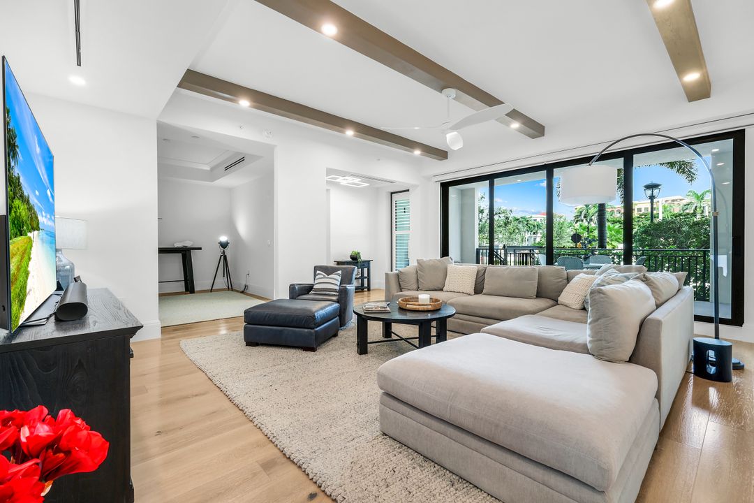 1130 3rd Ave S, Naples, FL 34102