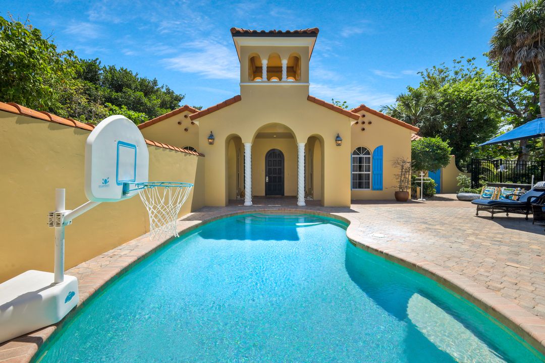 16167 Captiva Dr, Captiva, FL 33924