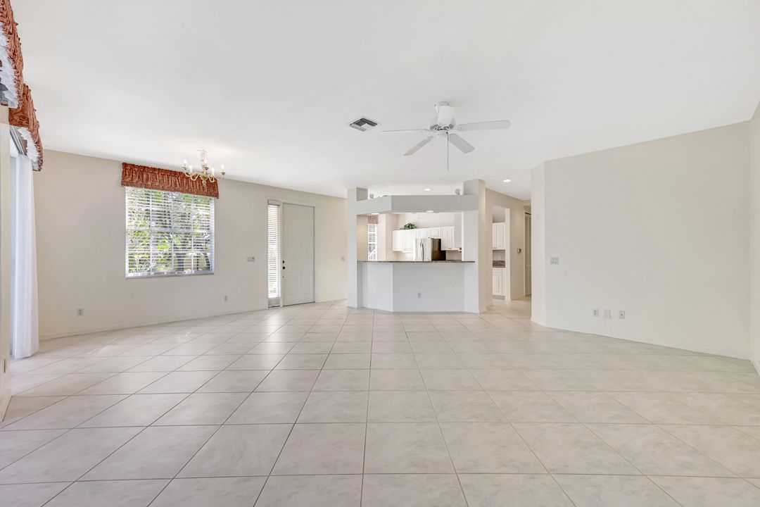 5080 Yacht Harbor Cir #103, Naples, FL 34112