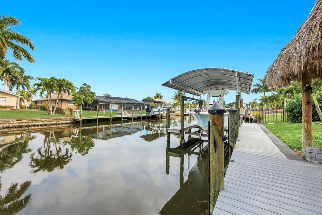 419 Pinecrest Ct, Cape Coral, FL 33904