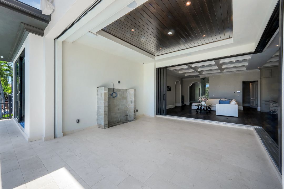 1690 Chesapeake Ave, Naples, FL 34102