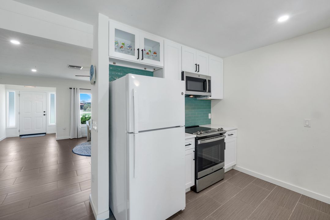 52 1st St, Bonita Springs, FL 34134
