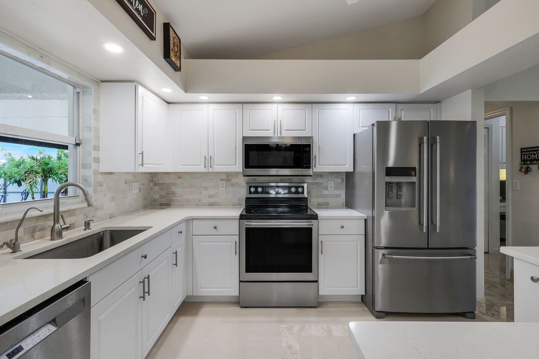 1006 NE 2nd Pl, Cape Coral, FL 33909