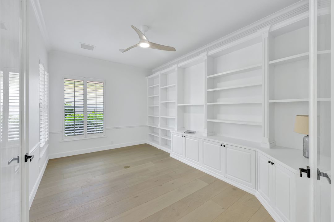9209 Troon Lakes Dr, Naples, FL 34109