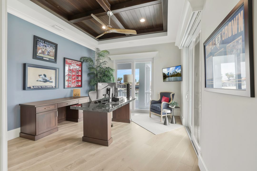 689 Pelican Ct, Marco Island, FL 34145