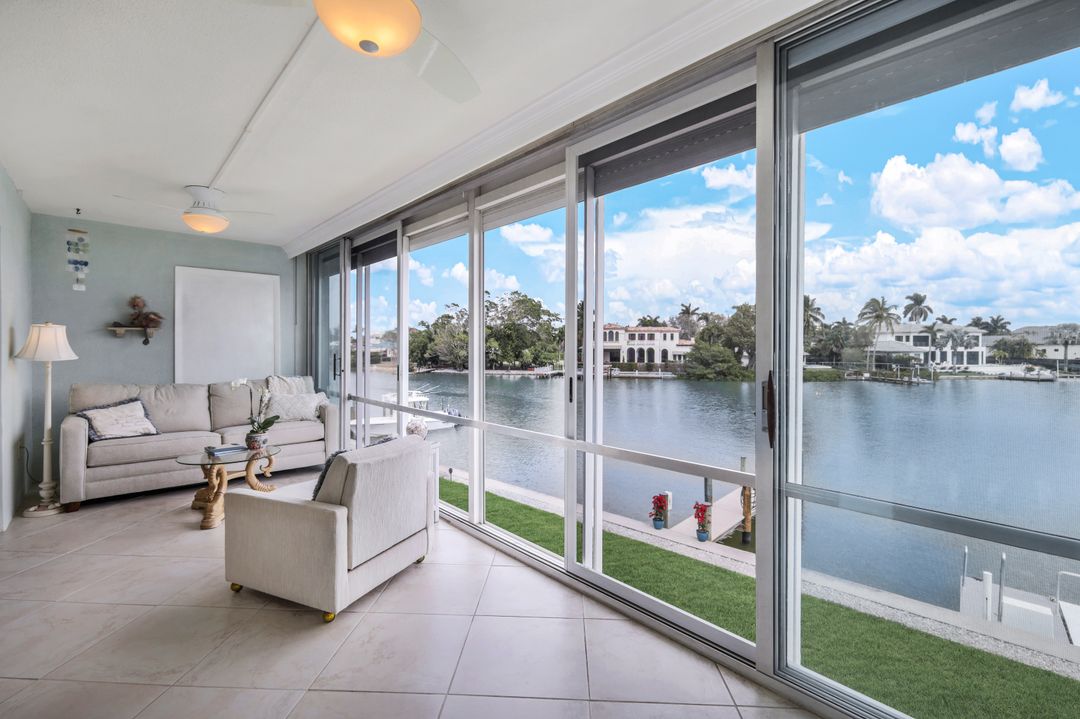 1910 Gulf Shore Blvd N #207, Naples, FL 34102