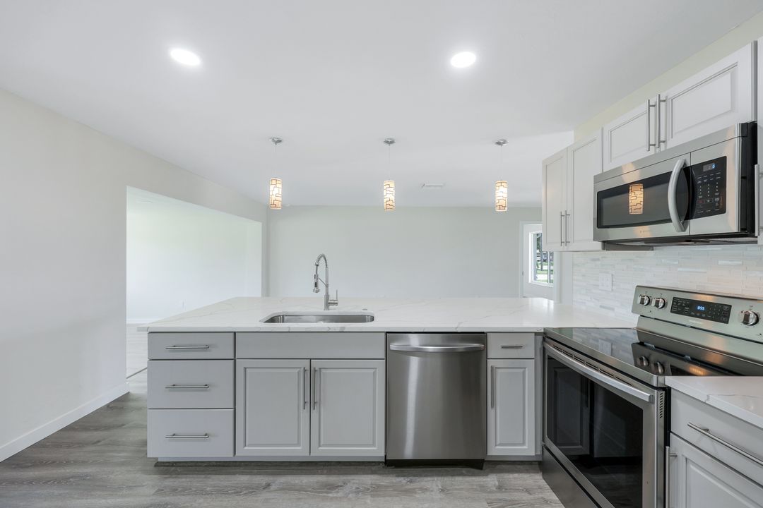 1202 SE 14th Terrace, Cape Coral, FL 33990
