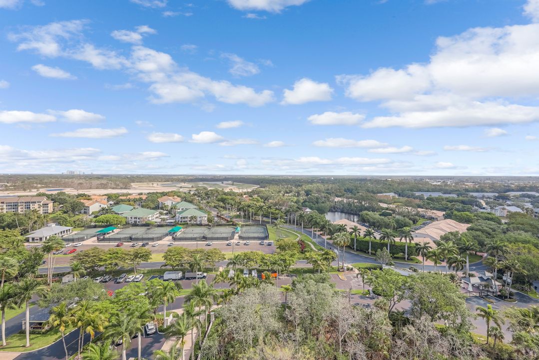 425 Cove Tower Dr  #1501, Naples, FL 34110
