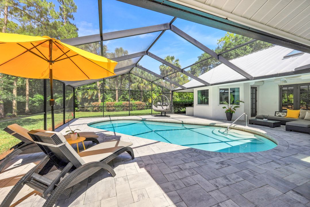 6010 Standing Oaks Ln, Naples, FL 34119