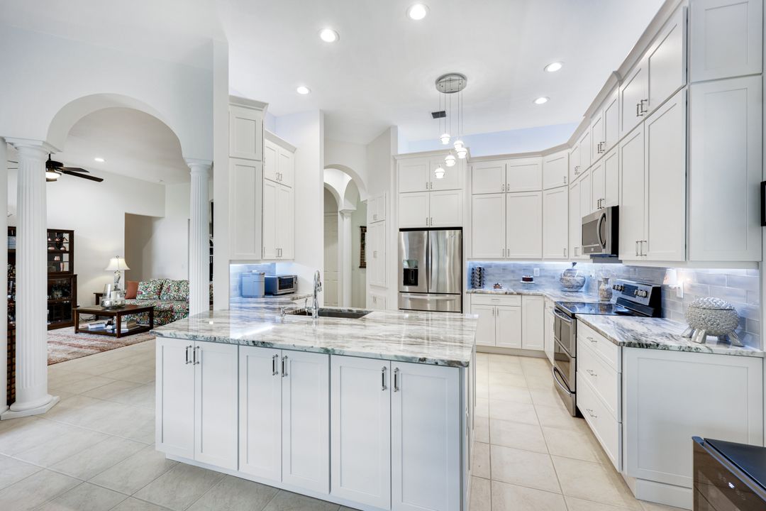 20552 Foxworth Cir, Estero, FL 33928