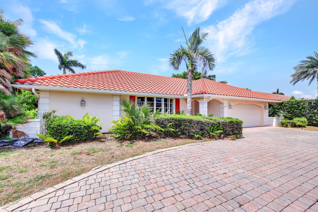 529 Neapolitan Way, Naples, FL 34103