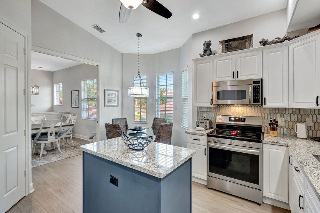 7842 Hawthorne Dr #1703, Naples, FL 34113
