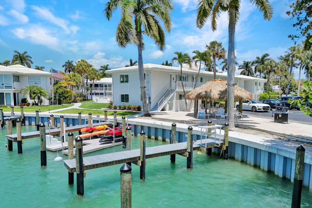 388 Harbour Dr #388, Naples, FL 34103