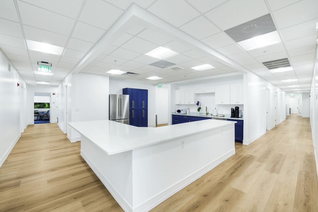 2390 Tamiami Trl N #212, Naples, FL 34103