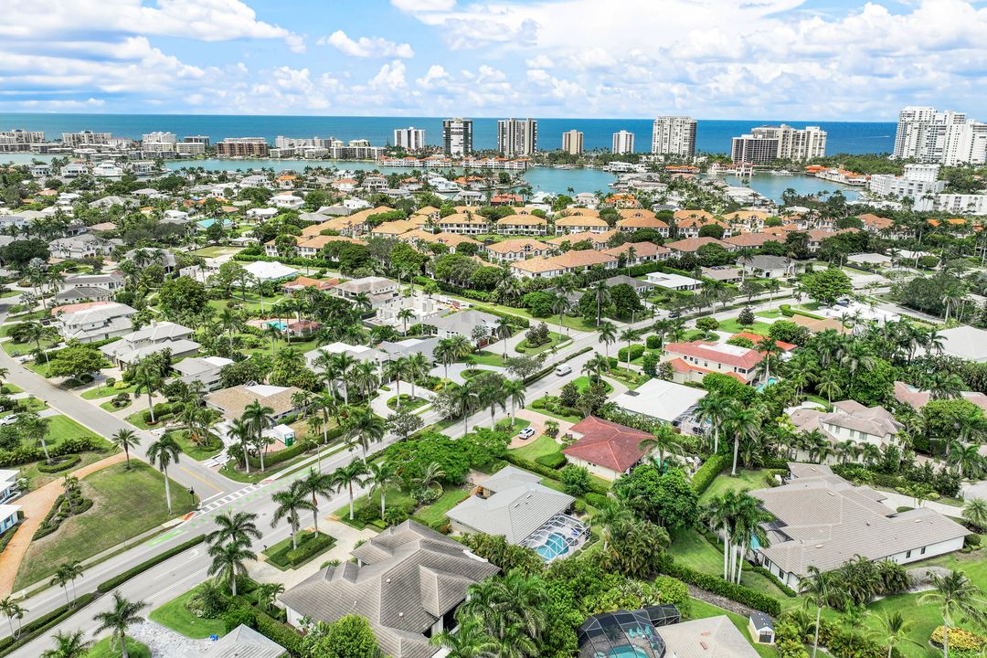 727 Park Shore Dr, Naples, FL 34103