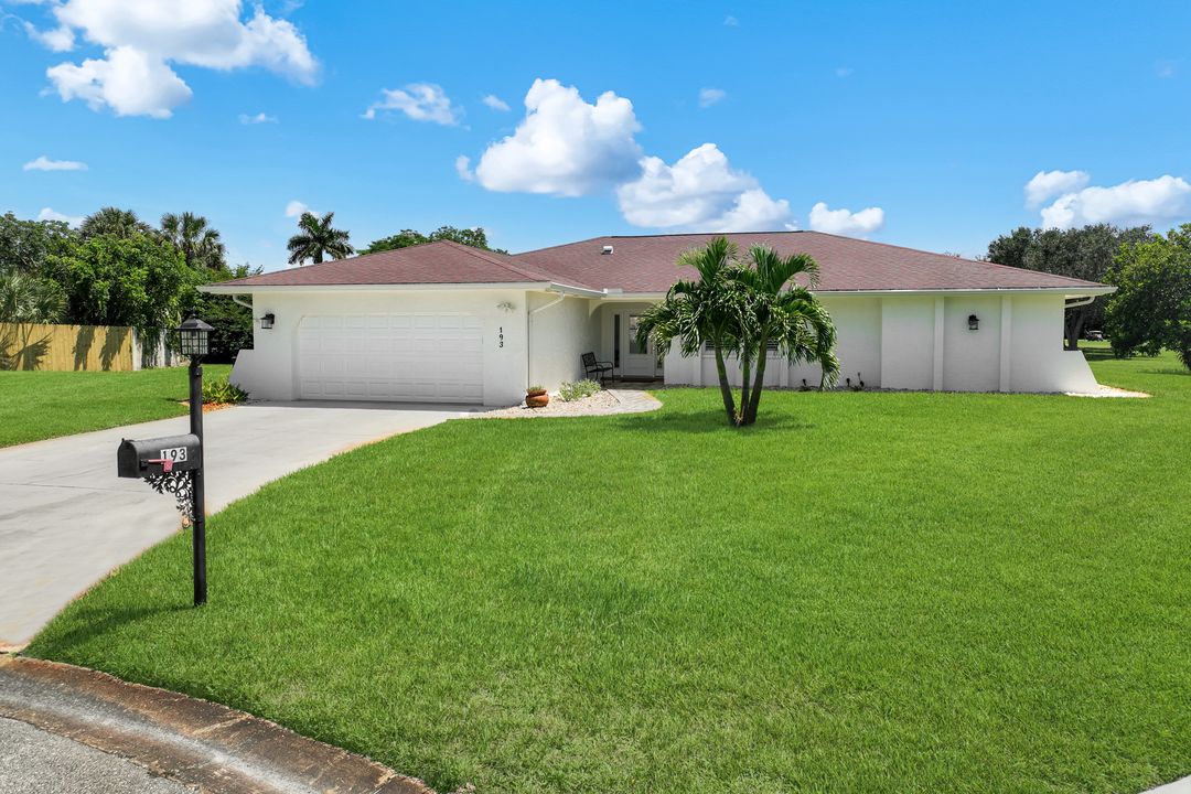 193 Heather Grove Ln, Naples, FL 34113